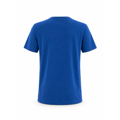 Blå T-shirt med svensk flagga och texten "Sweden" på bröstet – sedd bakifrån. Inget tryckt på baksidan. 