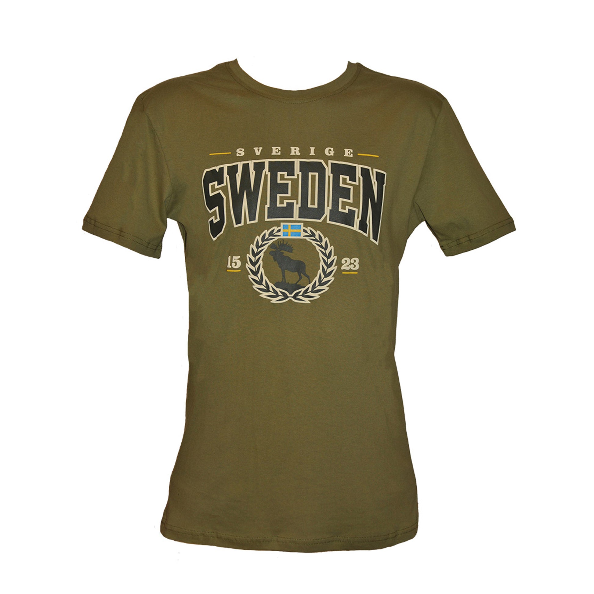 Kakigrön T-shirt med älgmotiv och texten "Sweden", tillverkad i 100% bomull – en bekväm och snygg souvenir med vildmarkskänsla.
