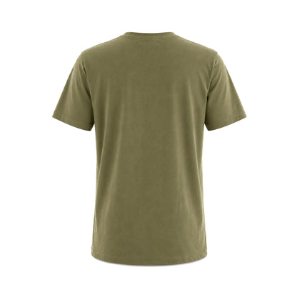 Kakigrön T-shirt med älgmotiv och texten "Sweden", tillverkad i 100% bomul - sedd från sidan. Inget motiv på baksidan.