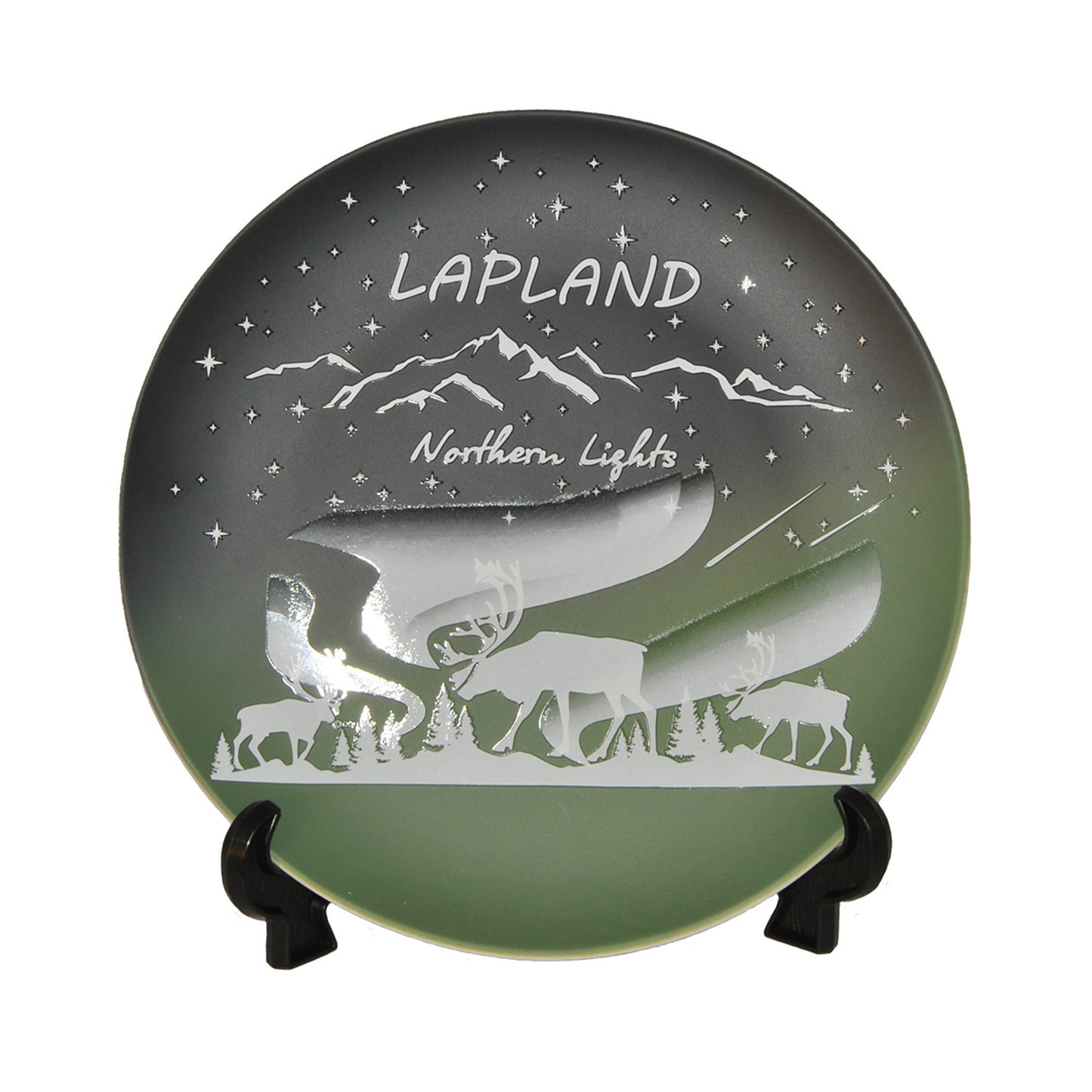Svart och grön souvenirtallrik med vitt motiv av renar, norrsken och texten "Lapland – Northern Lights". En elegant hyllning till Lapplands magiska natur, 19 cm i diameter, med medföljande ställ.