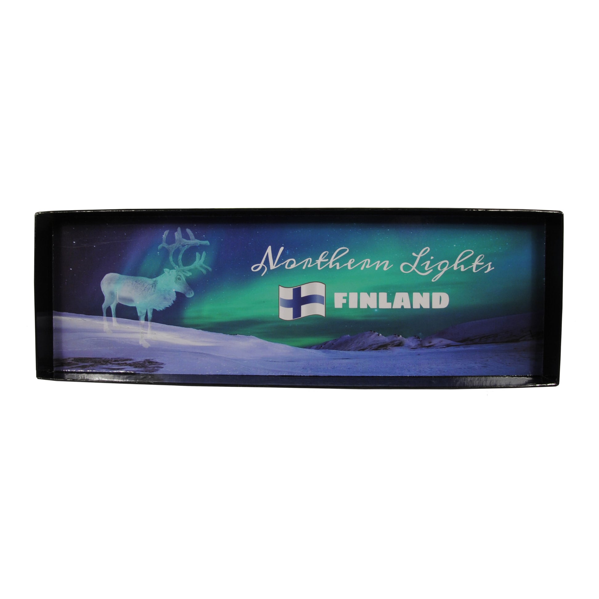 Insidan av presentaskens lock med vackert norrskensmotiv, en ren, finska flaggan och texten 'Northern Lights Finland'.