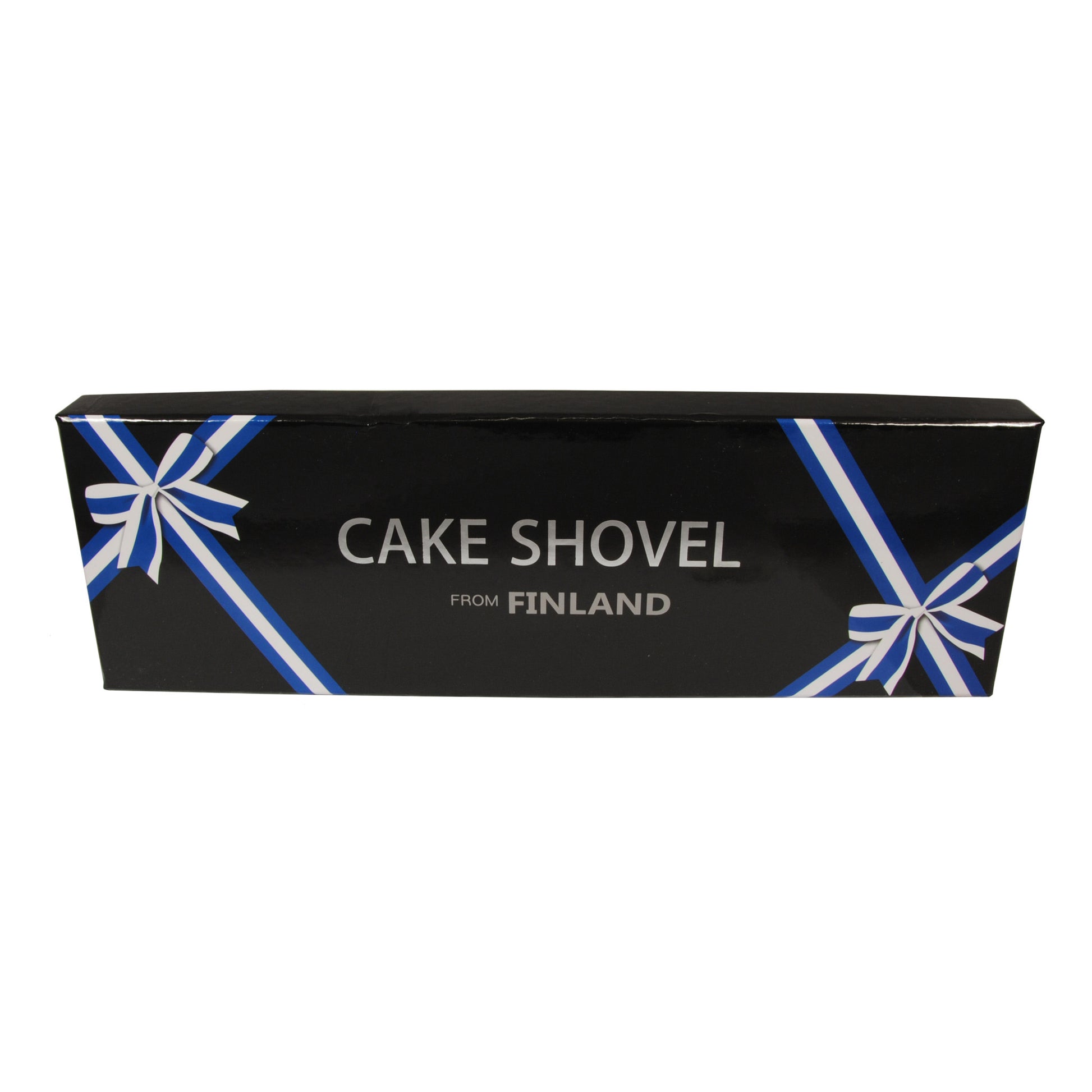 Svart presentförpackning dekorerad med blåvita rosetter och texten 'Cake Shovel from Finland' i silver.