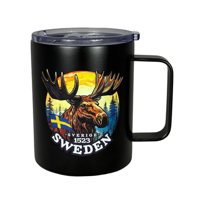 Svart termosmugg med älgillustration och texten "Sweden" – stilren souvenir med svensk känsla.