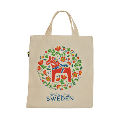 Tygkasse med klassisk dalahäst, texten "with love from Sweden", blommor och svensk flagga i kanten.
