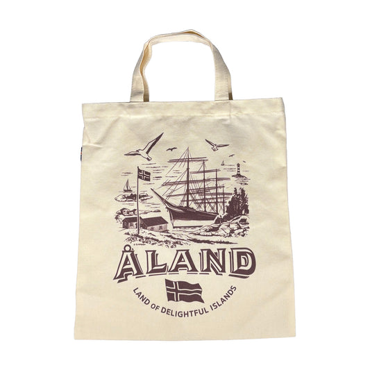 Tygkasse med motiv från Åland, perfekt för shopping eller som souvenir.








