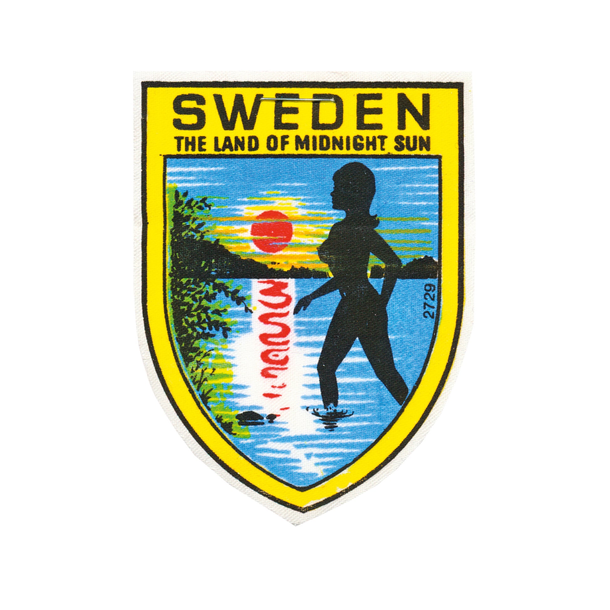 Tygmärke med motiv av midnattssol och texten Sweden – souvenir i vintage stil, 7,5 x 5,5 cm, som måste sys fast. Perfekt till jacka eller ryggsäck.