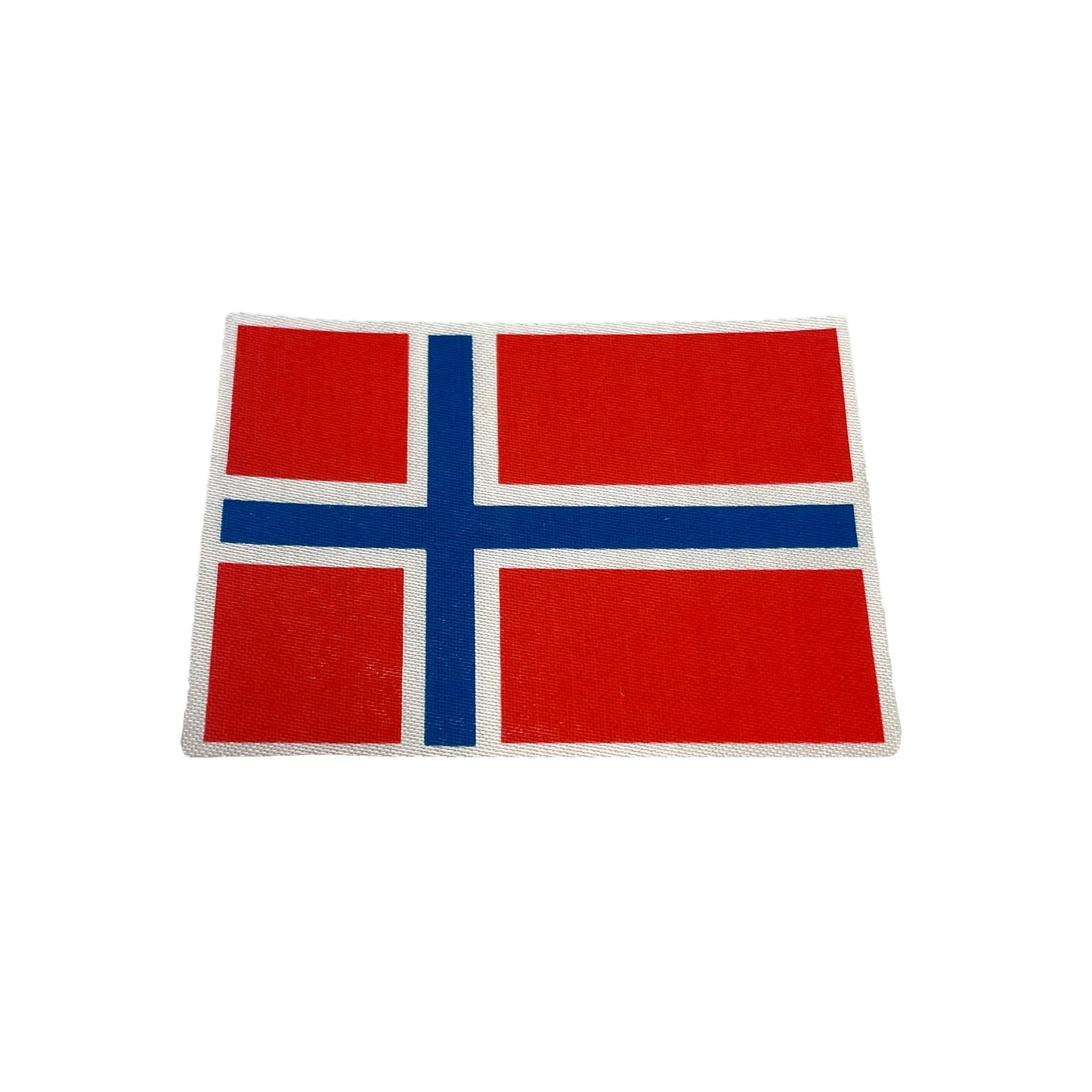 Tygmärke med norska flaggan – klassiskt souvenirmärke i vintage stil, 80x60 mm, perfekt att sy fast på jacka, väska eller ryggsäck.