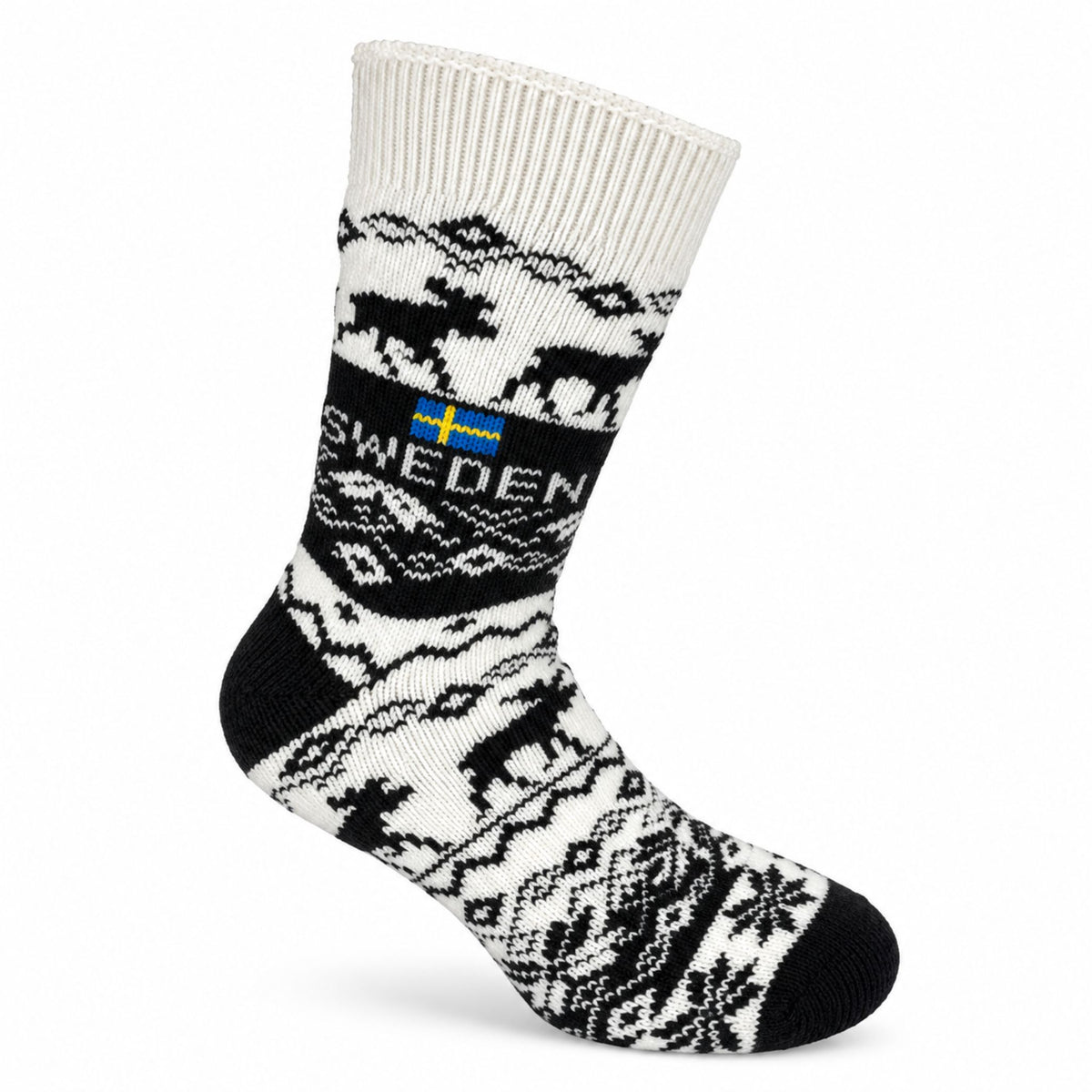 Vit stickad socka med svart älgmönster, texten SWEDEN och svensk flagga. Varm och stilren socka. 