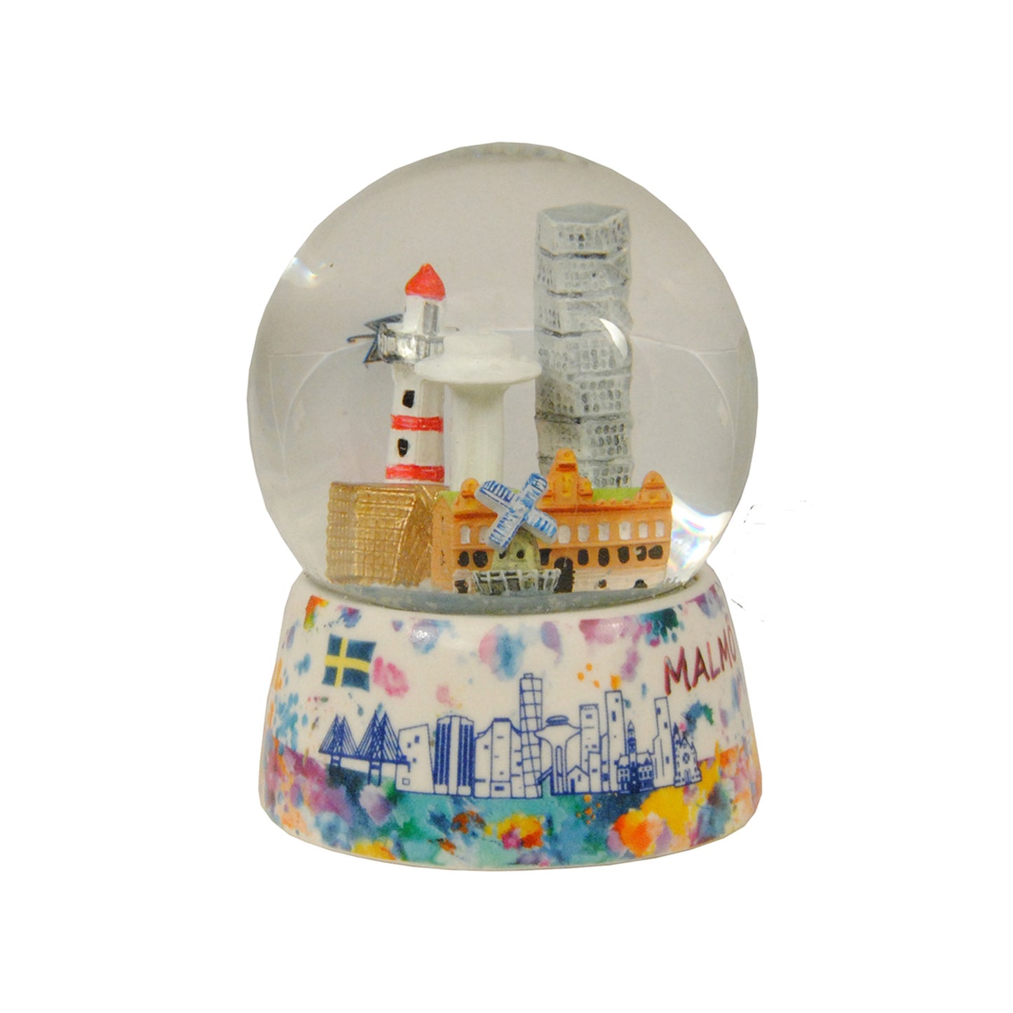 Vattenglob Malmö med snö, 8,3 cm, med porslinssockel dekorerad med Malmö-motiv i vattenfärgsstil. Inuti globen syns Turning Torso, Malmö rådhus och väderkvarn.
