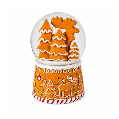 Baksidan av brun vattenglob med sockel som ser ut som pepparkaka med texten "Lapland Arctic region" och färgglada juldekorationer. Glob i glas med pepparkaksren, snötäckta granar och färgglada juldekorationer. 