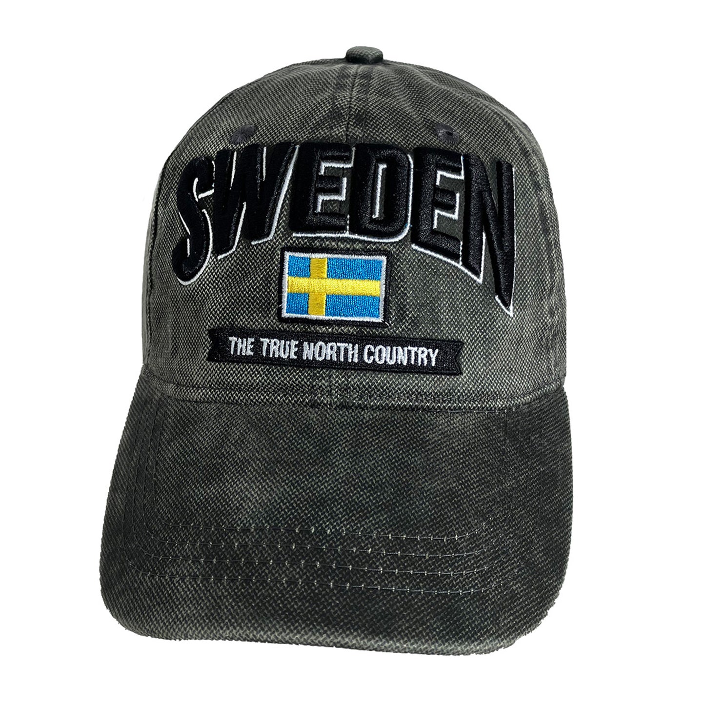 Grå vaxad keps med 3D-flagga, texten "Sweden" och "The true north country"  sedd framifrå. En keps med unik och distinkt struktur.
