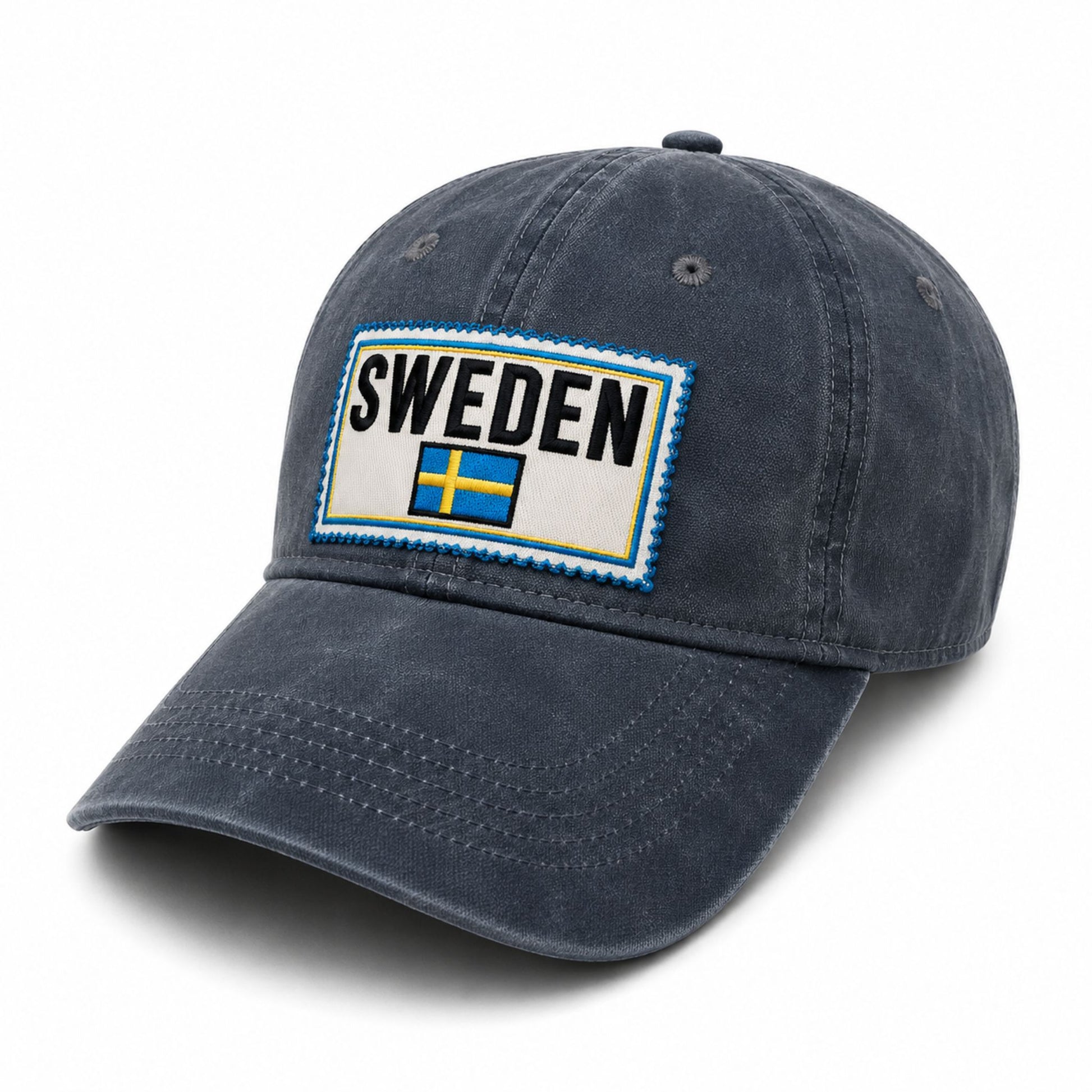 Blå vaxad keps med svensk flagga och texten "SWEDEN".