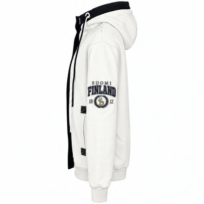 Sidovy av vit Zipper Hoodie med marinblå detaljer och tryck på ärmen. 